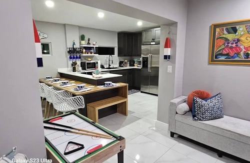 Edgewood House | Sunny Fort Lauderdale Awaits You! "Family Friendly Retreat nn