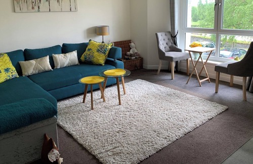 East End Apartment | Sunny Free parking Glasgow Green Cottage flat