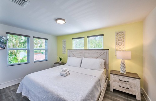 Parkside Apartment | Sunny fresh getaway, Hollywood beach, w/ KING Bed