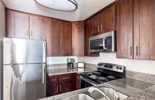 Atwater Village Apartment | Sunny Glendale 1BR w/Gym, Pool, walkable location, by Blueground