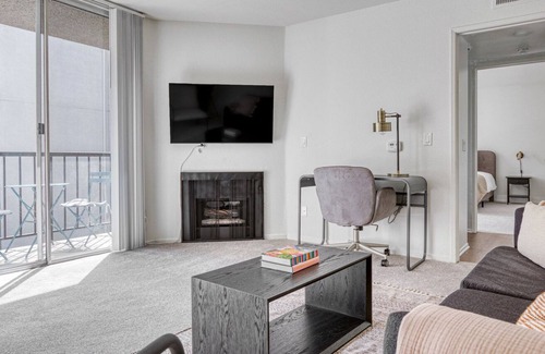 Los Feliz Apartment | Sunny Glendale 1BR w/ Gym, Pool & W/D, near Americana Mall, by Blueground