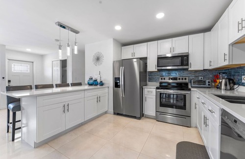 Lauderdale Lakes House | Sunny Goldie in Lauderdale Lakes