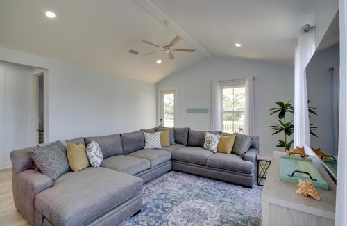 Gulfport House | Sunny Gulfport Vacation Rental Walk to Beaches!