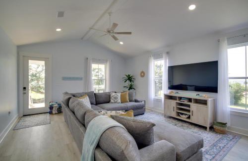 Gulfport House | Sunny Gulfport Vacation Rental Walk to Beaches!