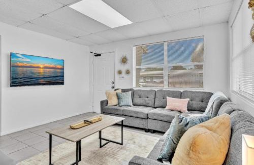 Downtown Hollywood House | Sunny Hollywood Pool Home Near Beach & Casino