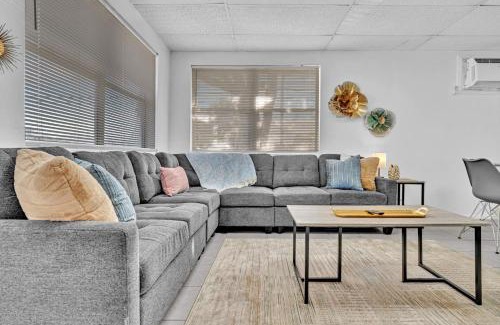 Downtown Hollywood House | Sunny Hollywood Pool Home Near Beach & Casino