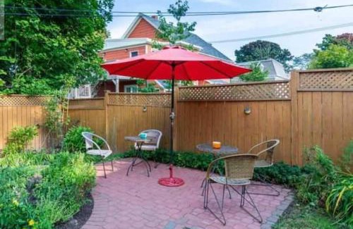 Queens Square Bed & Breakfast | Sunny Home B&B