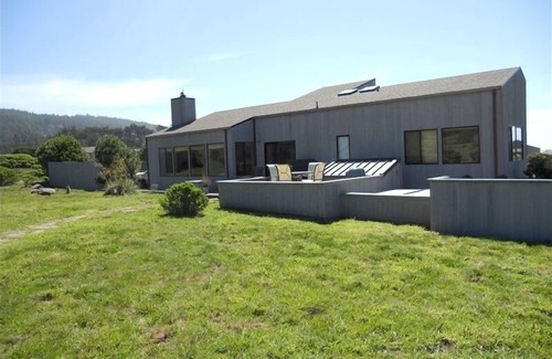 Sea Ranch House | Sunny Home. Hot Tub. Walk to 2 Beaches, Rec Center, Bluff Trail and the Lodge.