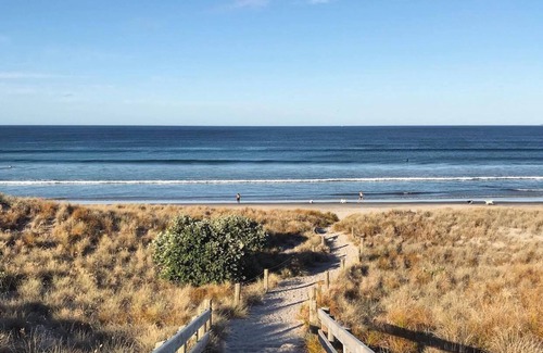 Mount Maunganui House | Sunny home in quiet cul-de-sac, 5 minutes from beach and Bayfair