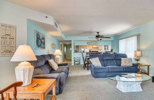 Seminole Condo | Sunny Indian Shores Condo w/Beach Access!