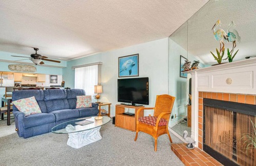 Seminole Condo | Sunny Indian Shores Condo w/Beach Access!