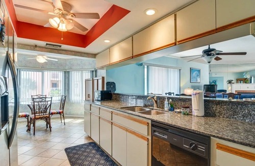 Seminole Condo | Sunny Indian Shores Condo w/Beach Access!
