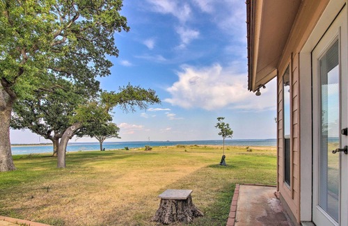 Buchanan Dam Apartment | Sunny Lake Buchanan Waterside Studio w/ Canoe