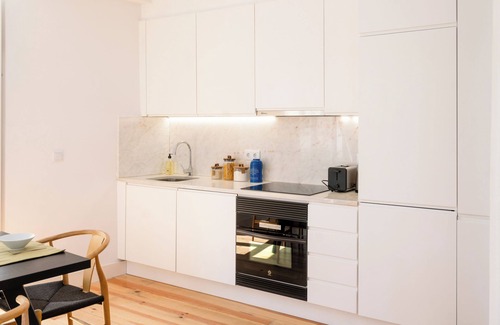 Lisbon Old Town Apartment | Sunny Lisbon Apartments by SoulPlaces