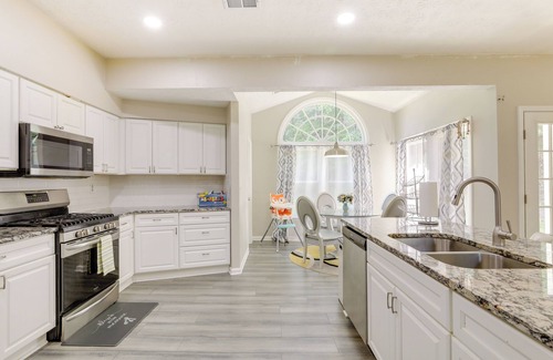 Lithonia House | Sunny Lithonia Home ~ 7 Mi to Stone Mountain Park!