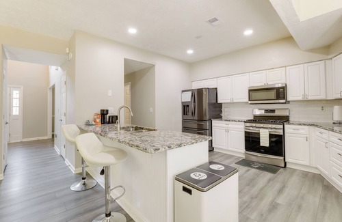 Lithonia House | Sunny Lithonia Home ~ 7 Mi to Stone Mountain Park!