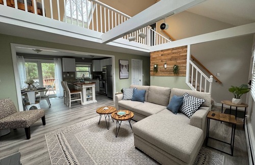 East Falmouth House | Sunny Loft - Seasonal Pool & Beach access