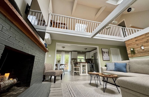 East Falmouth House | Sunny Loft - Seasonal Pool & Beach access