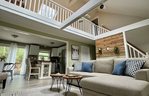 East Falmouth House | Sunny Loft - Seasonal Pool & Beach access