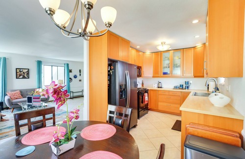 Downtown Long Beach Condo | Sunny Long Beach Condo - Walk to Bars & Beach