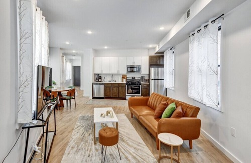 Central Business District Apartment | Sunny Luxury Apt. In Heart Of Newark!