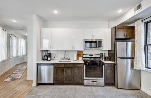 Central Business District Apartment | Sunny Luxury Apt. In Heart Of Newark!