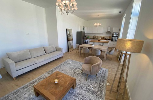 Gambetta Apartment | Sunny luxury flat in the city centre
