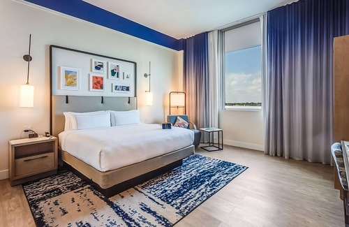 Hallandale Beach Hotel | Sunny Miami Retreat! Pet-friendly Property, Rooftop Swimming Pool!