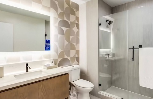 Hallandale Beach Hotel | Sunny Miami Retreat! Pet-friendly Property, Rooftop Swimming Pool!