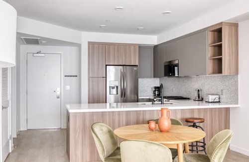 Mission Valley West Apartment | Sunny Mission Valley 2BR w/Gym, W/D & BBQ, nr shops, by Blueground