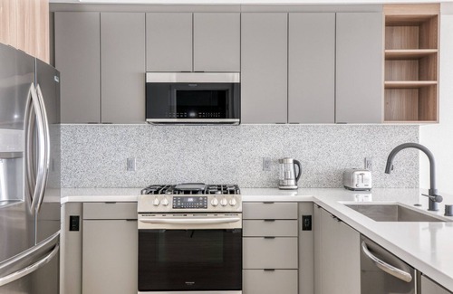Mission Valley West Apartment | Sunny Mission Valley 2BR w/Gym, W/D & BBQ, nr shops, by Blueground