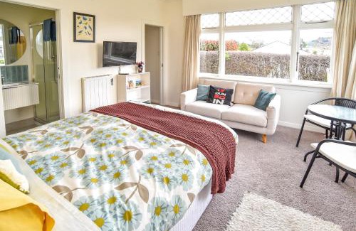 Dunedin House | Sunny Mornington 2 Bedroom Guest Suite