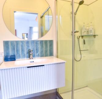 Dunedin House | Sunny Mornington 2 Bedroom Guest Suite