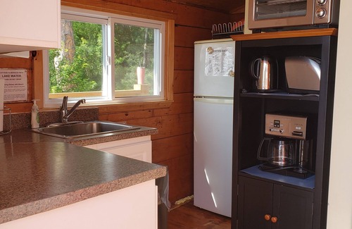 Killaloe Cottage | Sunny Peaceful Log Cabin SW Exposure, Sandy Beach and Sunsets