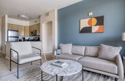 Playa Del Rey Apartment | Sunny Playa Del Rey 2BR w/Pool, Spa & Gym, nr Playa Beach, by Blueground