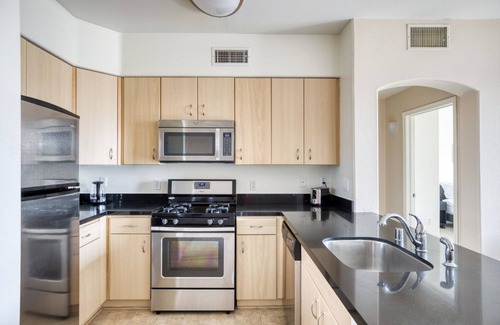 Playa Del Rey Apartment | Sunny Playa Del Rey 2BR w/Pool, Spa & Gym, nr Playa Beach, by Blueground