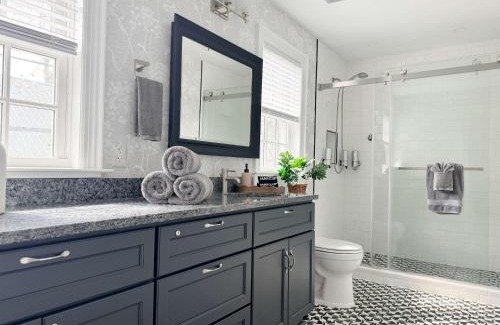 Dixon Park Apartment | Sunny & Playful Carriage House in Downtown Savannah Stay Here and Walk Everywhere