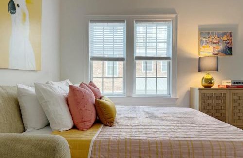 Dixon Park Apartment | Sunny & Playful Carriage House in Downtown Savannah Stay Here and Walk Everywhere
