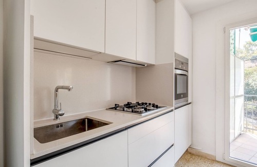 El Poble-sec Apartment | Sunny Poble Sec 3BR w/Balcony & Mountain Views, by Blueground