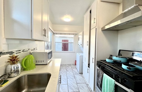 Alhambra Apartment | Sunny Retreat in the Heart of Alhambra