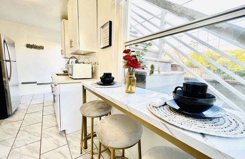 Alhambra Apartment | Sunny Retreat in the Heart of Alhambra