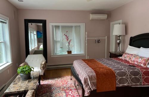Quaker Hill House | Sunny river view suite