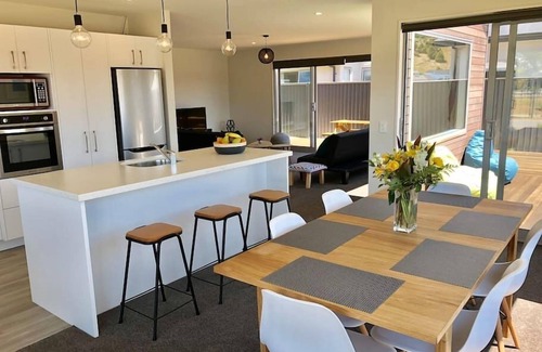 Albert Town House | Sunny Riverside Park