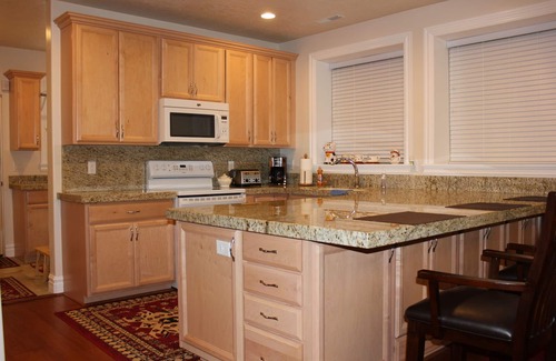 Taylorsville Apartment | Sunny's Garden 4 HomeStay