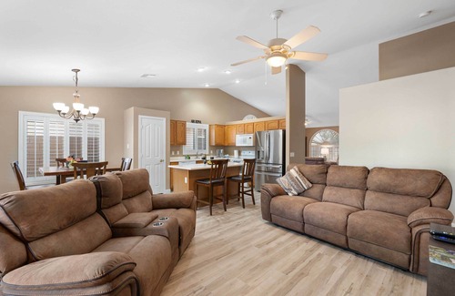 Castlegate House | Sunny San Tan Valley Home w/Backyard Oasis!