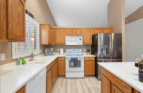 Castlegate House | Sunny San Tan Valley Home w/Backyard Oasis!