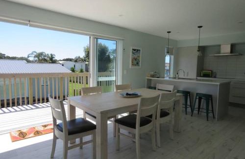 Coopers Beach House | Sunny Sands
