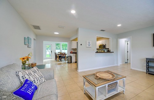 Arlington Park House | Sunny Sarasota Home w/Private Yard & Fire Pit!