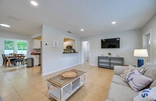 Arlington Park House | Sunny Sarasota Home w/Private Yard & Fire Pit!