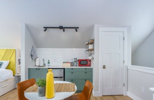 Clayton House | Sunny Schafer Park Guest Home ● Near RiNo